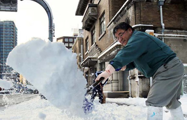ญี่ปุ่นถูกหิมะถล่มหนัก ดับแล้ว 5 ราย เจ็บอื้อ !
