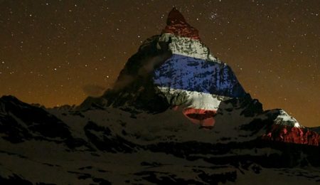 สวิตเซอร์แลนด์ ฉายภาพธงชาติไทย บนยอดเขา Matterhorn